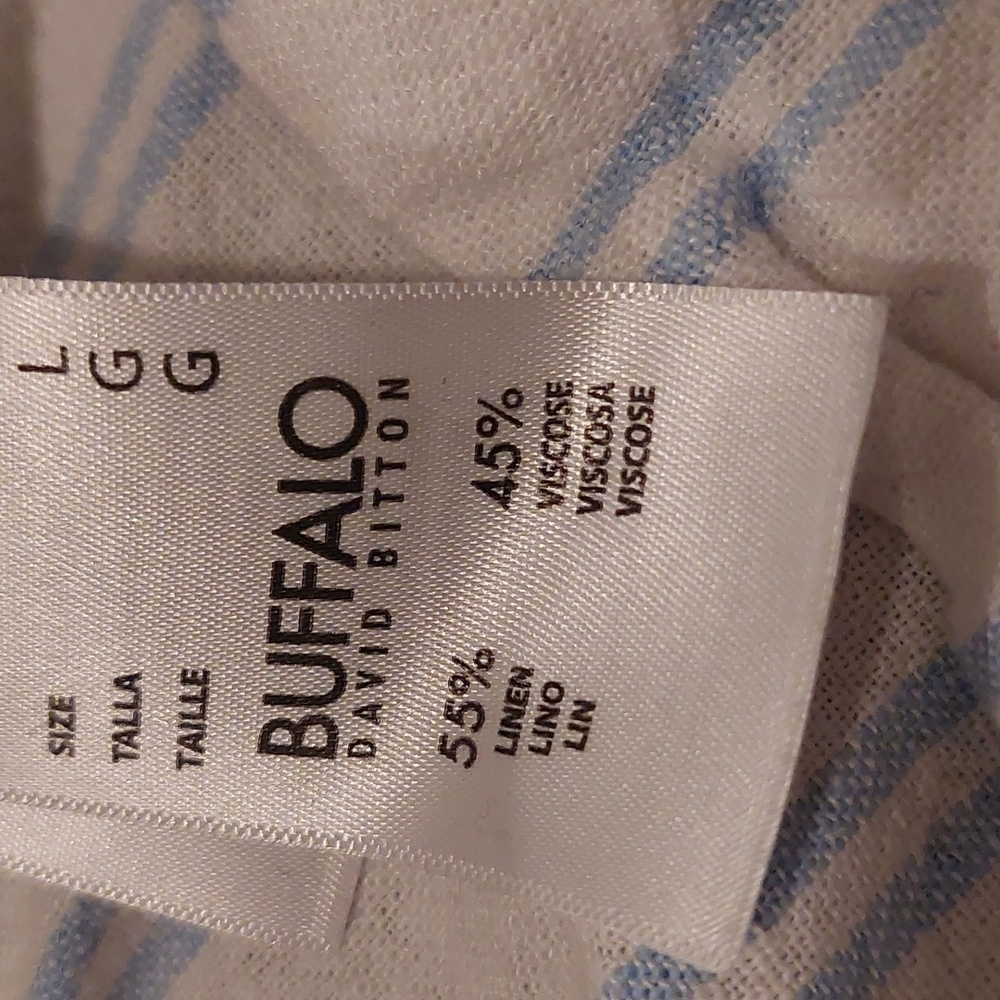 Cropped Linen Button-Down Tee - Picture 3 of 4